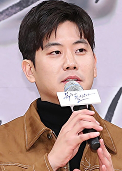 咸俊浩的写真-https://mydramalist.inf...