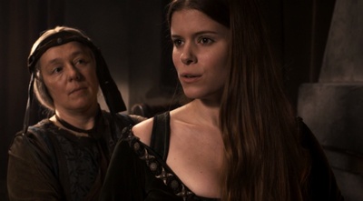 安娜贝勒艾裴逊的写真-2011《铁甲衣》伊莎...