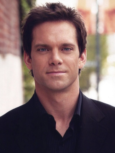 亚当·哈林顿的写真