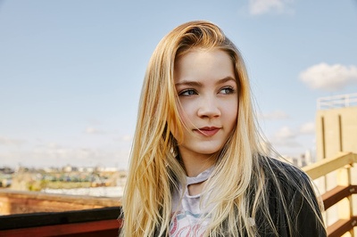 凯蒂·贝丝·霍尔的写真