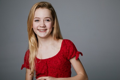 凯蒂·贝丝·霍尔的写真