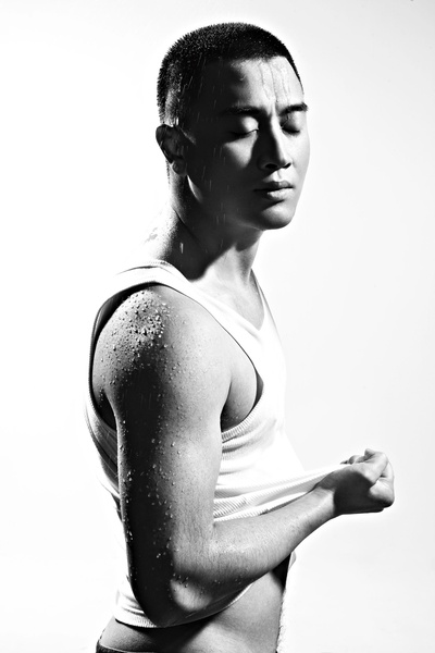 蒋毅的写真-蒋毅时尚湿身大片曝光...