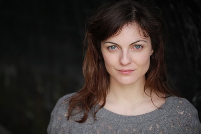 奥尔加·韦尔利的写真