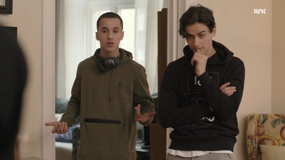 坚吉兹·阿尔的写真