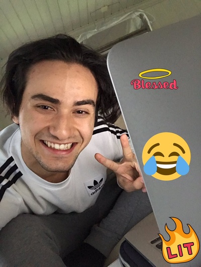 坚吉兹·阿尔的写真