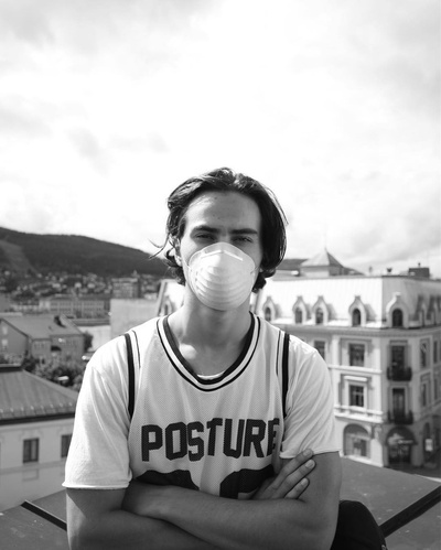 坚吉兹·阿尔的写真