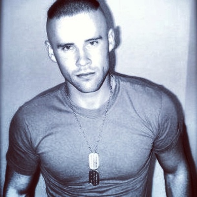 本·霍灵斯沃斯的写真