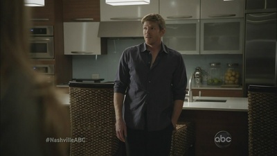 布鲁格斯·詹金斯的写真-Nashville S1E1截图