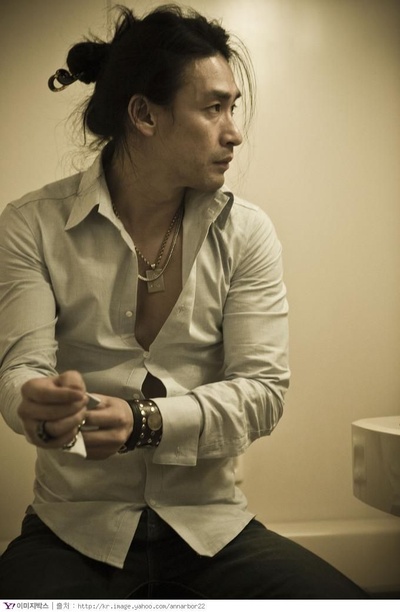 申盛宇的写真-近年拍的一组图，像是...