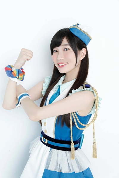 青山吉能的写真