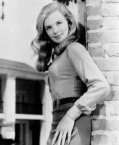 琳达·伊万斯的写真-in 1965