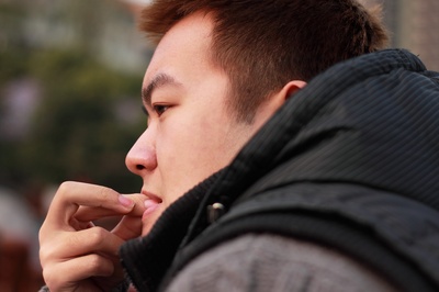 张硕的写真-张硕拍片时常有的状态