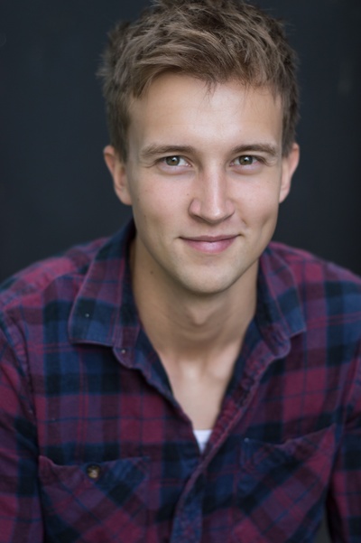 萨姆·史特拉雷的写真