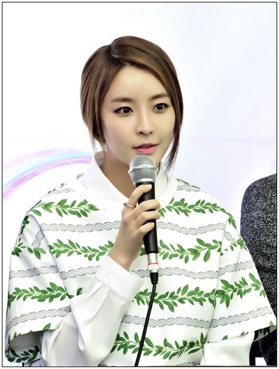 郑柔美的写真-我结发布会