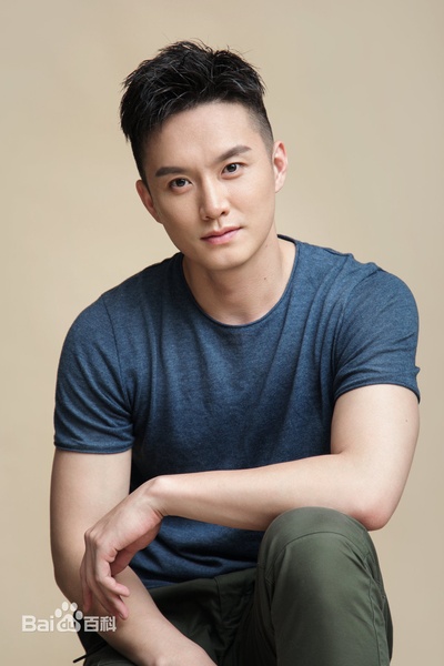 王冠的写真-王冠 Benson