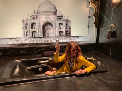 艾米莉·斯沃洛的写真