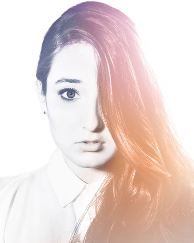 亚历贾德拉·雷诺索的写真