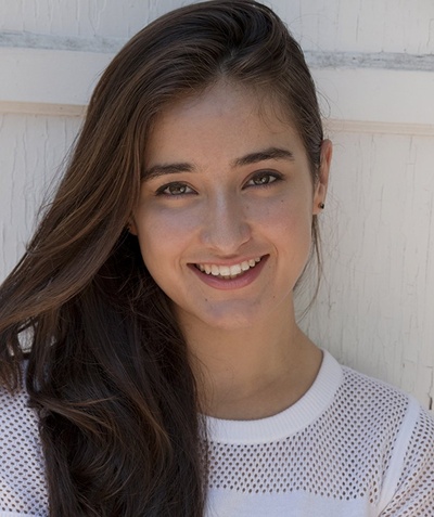 亚历贾德拉·雷诺索的写真