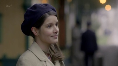 索妮娅·卡西迪的写真-Endeavour S01EP04