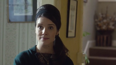 索妮娅·卡西迪的写真-Endeavour S01EP04