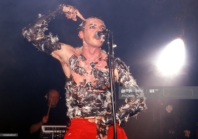 Frank Tovey的写真