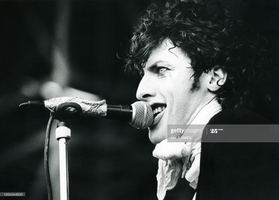 Frank Tovey的写真