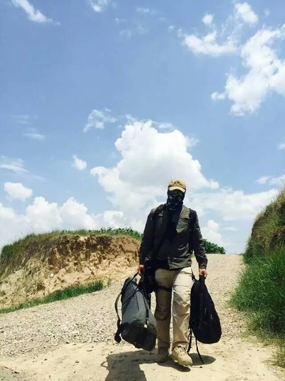 杨卿楠的写真-公路电影《一路癫狂》...