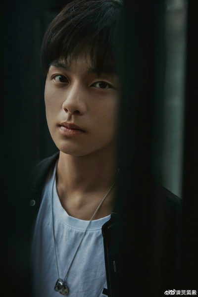 黄毅的写真-#黄毅超近景怼脸大片...