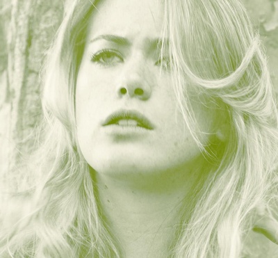 西奥多拉·伍利的写真