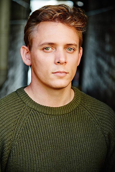 詹姆斯·霍尔的写真